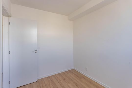 Quarto 1  de apartamento para alugar com 2 quartos, 34m² em Jardim Miriam, São Paulo