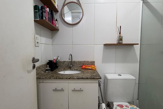 Banheiro de apartamento à venda com 1 quarto, 37m² em Taquara, Rio de Janeiro