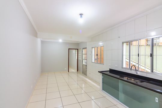 Cozinha de casa para alugar com 3 quartos, 75m² em Ayrosa, Osasco