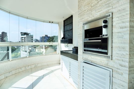 Varanda  de apartamento à venda com 4 quartos, 184m² em Santa Lúcia, Belo Horizonte