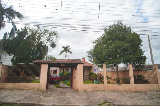 Fachada de casa à venda com 4 quartos, 208m² em São Jorge, Novo Hamburgo