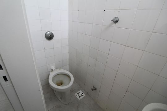 Banheiro de Serviço de apartamento para alugar com 2 quartos, 65m² em Freguesia (jacarepaguá), Rio de Janeiro