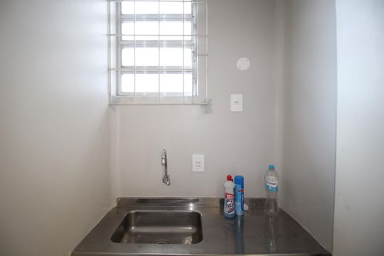 Banheiro de kitnet/studio à venda com 0 quarto, 40m² em Protásio Alves, Porto Alegre