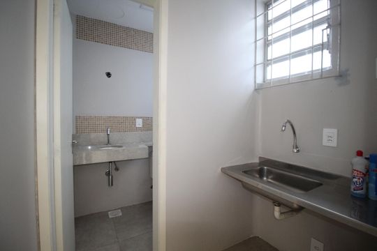Banheiro de kitnet/studio à venda com 0 quarto, 40m² em Protásio Alves, Porto Alegre