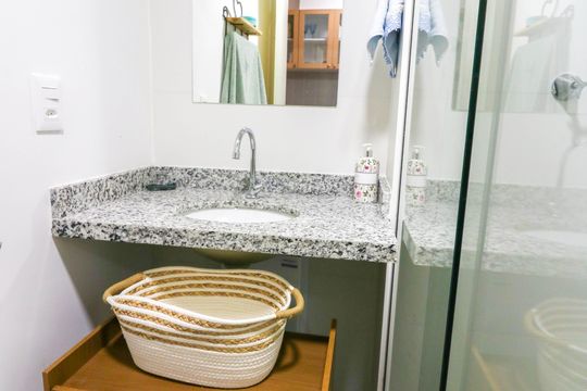 Banheiro de kitnet/studio para alugar com 1 quarto, 24m² em Vila Cordeiro, São Paulo