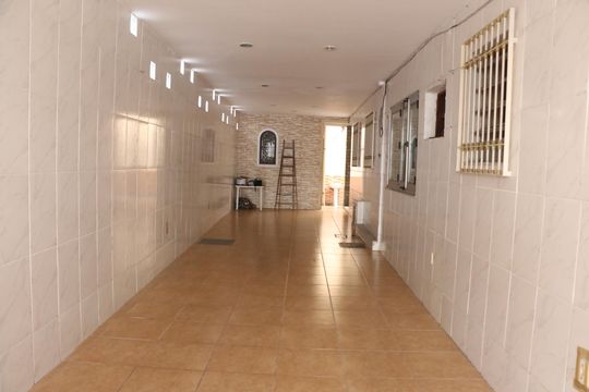 Garagem de casa para alugar com 3 quartos, 500m² em Caonze, Nova Iguaçu