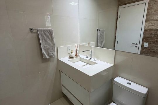Banheiro de apartamento à venda com 2 quartos, 67m² em Santo Antônio, São Caetano do Sul