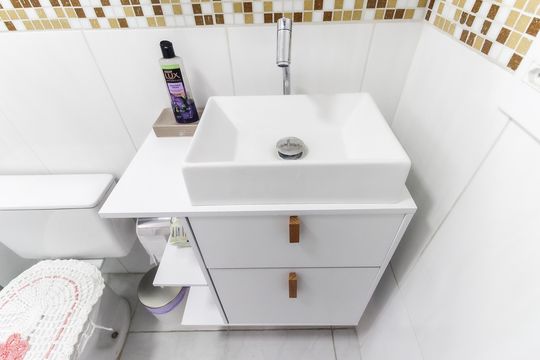Banheiro de apartamento para alugar com 2 quartos, 56m² em Vila Carmosina, São Paulo