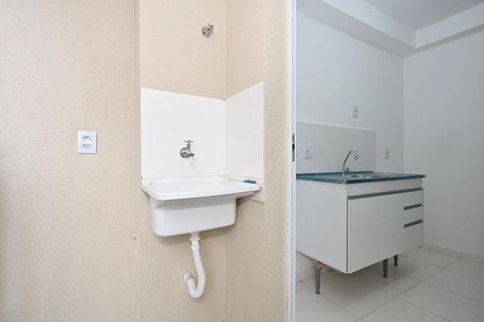Área de Serviço de apartamento para alugar com 2 quartos, 43m² em Jardim Tres Irmaos, Taboão da Serra