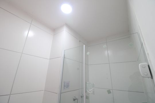 Banheiroi de apartamento à venda com 2 quartos, 39m² em Usina Piratininga, São Paulo