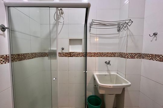 Banheiro  de apartamento para alugar com 1 quarto, 33m² em Copacabana, Rio de Janeiro