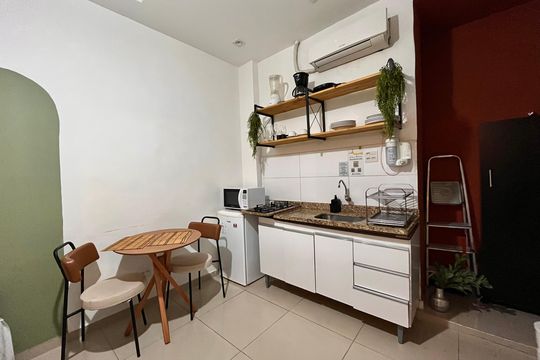 Cozinha de apartamento para alugar com 1 quarto, 33m² em Copacabana, Rio de Janeiro