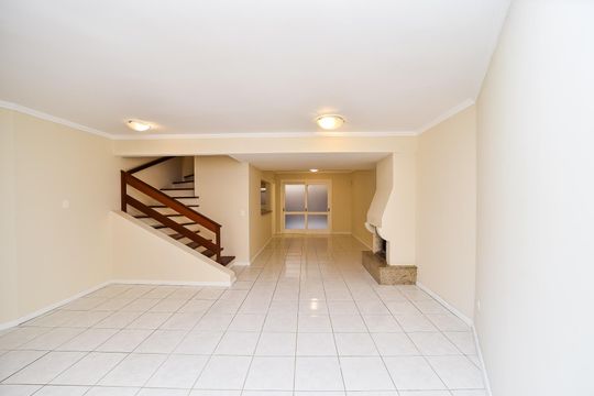 Sala de casa de condomínio para alugar com 3 quartos, 300m² em Boa Vista, Porto Alegre
