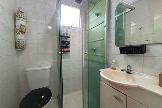 Banheiro social  de apartamento à venda com 2 quartos, 47m² em Vila Arriete, São Paulo