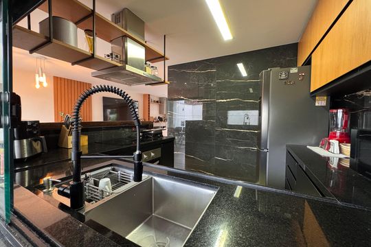Cozinha de casa de condomínio à venda com 4 quartos, 160m² em Vargem Pequena, Rio de Janeiro