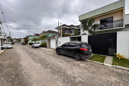 Fachada de casa de condomínio à venda com 4 quartos, 160m² em Vargem Pequena, Rio de Janeiro