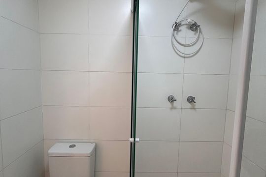 Banheiro de kitnet/studio à venda com 1 quarto, 25m² em Santo Amaro, São Paulo