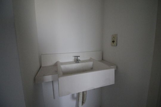 Banheiro de apartamento à venda com 2 quartos, 52m² em Taquara, Rio de Janeiro
