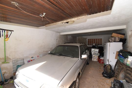Garagem de casa à venda com 2 quartos, 600m² em Santo Inácio, Curitiba