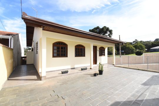 Área externa de casa à venda com 2 quartos, 600m² em Santo Inácio, Curitiba