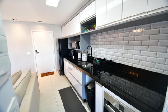 Cozinha de apartamento à venda com 1 quarto, 40m² em Cambuí, Campinas