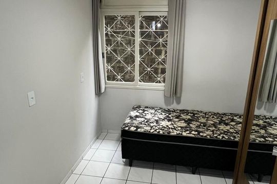 Quarto 1 de apartamento para alugar com 2 quartos, 44m² em Pantanal, Florianópolis