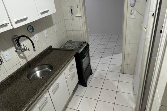 Cozinha de apartamento para alugar com 2 quartos, 44m² em Pantanal, Florianópolis