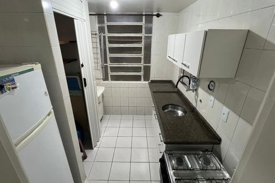 Cozinha de apartamento para alugar com 2 quartos, 44m² em Pantanal, Florianópolis