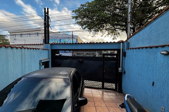 Garagem de casa à venda com 2 quartos, 108m² em Santa Terezinha, Santo André