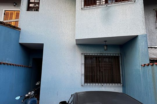 Garagem de casa à venda com 2 quartos, 108m² em Santa Terezinha, Santo André