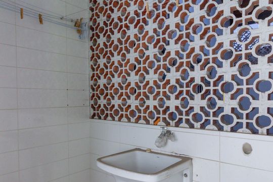 Lavanderia de casa de condomínio para alugar com 2 quartos, 50m² em Vila Picinin, São Paulo