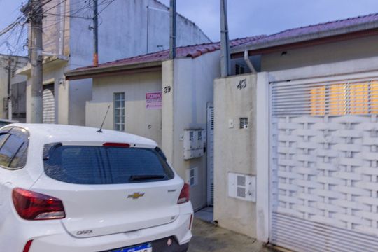 Fachada de casa de condomínio para alugar com 2 quartos, 50m² em Vila Picinin, São Paulo