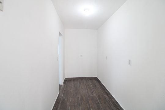 Sala de casa à venda com 1 quarto, 65m² em Jardim Santa Barbara, São Paulo