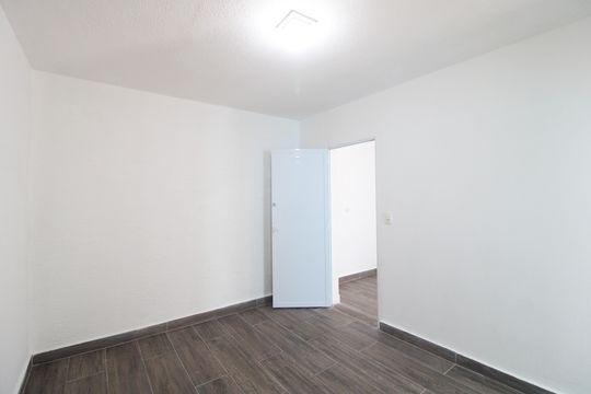 Quarto de casa à venda com 1 quarto, 65m² em Jardim Santa Barbara, São Paulo