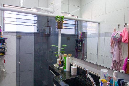 Banheiro da Suíte  de apartamento para alugar com 2 quartos, 64m² em Jardim Marcelo Augusto, Sorocaba