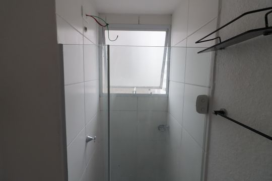 Banheiro de apartamento para alugar com 2 quartos, 40m² em Jardim do Lago, Osasco