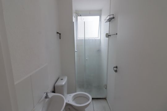 Banheiro de apartamento à venda com 2 quartos, 40m² em Jardim do Lago, Osasco