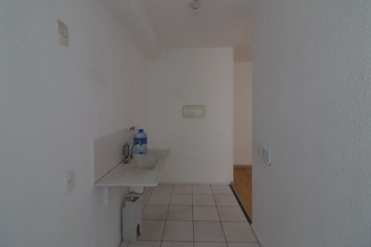 Cozinha e Área de Serviço de apartamento para alugar com 2 quartos, 40m² em Jardim do Lago, Osasco