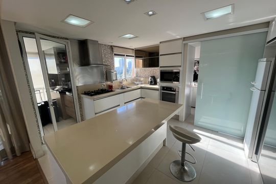 Cozinha de apartamento à venda com 3 quartos, 141m² em Jardim Colombo, São Paulo