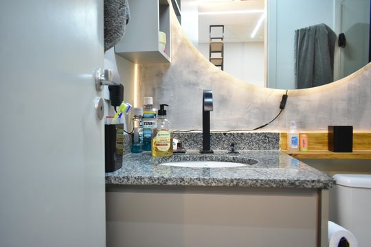 Banheiro de apartamento à venda com 1 quarto, 29m² em São Judas, São Paulo