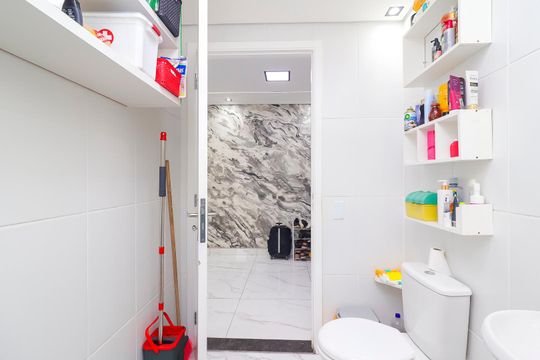 Banheiro de apartamento à venda com 2 quartos, 49m² em Jardim Guaianazes, São Paulo