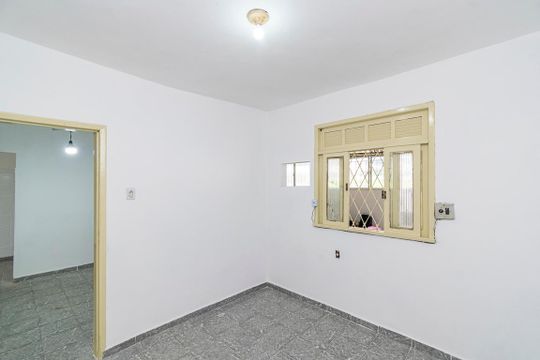 Quarto 2 de casa para alugar com 2 quartos, 120m² em Irajá, Rio de Janeiro