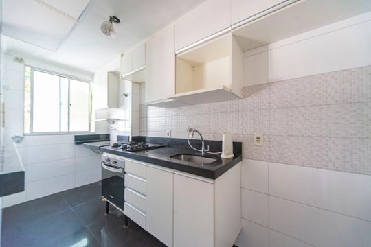Cozinha  de apartamento à venda com 2 quartos, 49m² em Parque Sao Vicente, Santo André