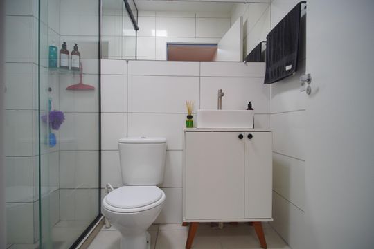 Banheiro de apartamento à venda com 2 quartos, 66m² em Santo Afonso, Novo Hamburgo
