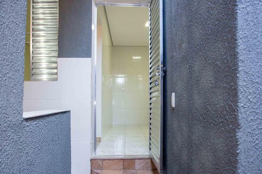 Área comum de casa para alugar com 1 quarto, 20m² em Canhema, Diadema