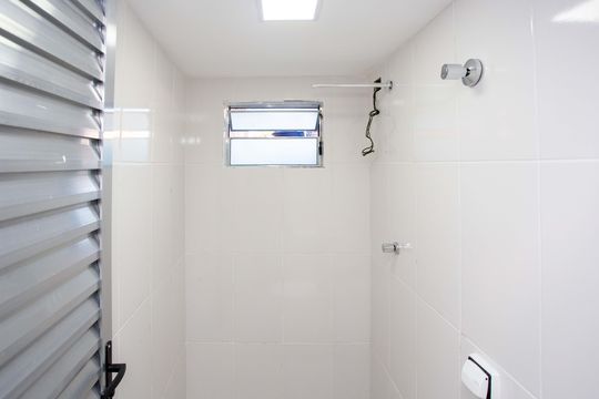 Banheiro de casa para alugar com 1 quarto, 20m² em Canhema, Diadema
