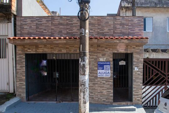 Fachada de casa para alugar com 1 quarto, 20m² em Canhema, Diadema