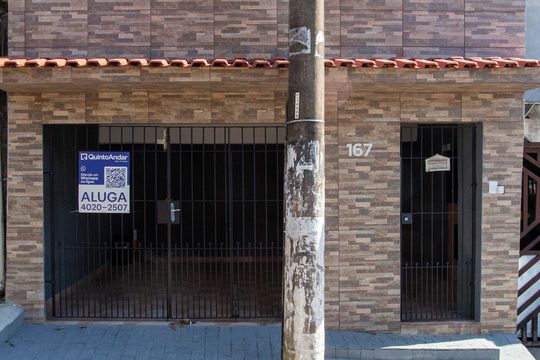 Fachada de casa para alugar com 1 quarto, 45m² em Canhema, Diadema