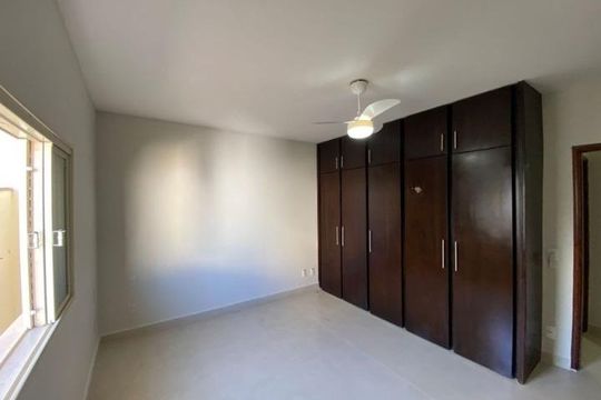 Quarto 2 de casa para alugar com 4 quartos, 240m² em Santa Mônica, Uberlândia