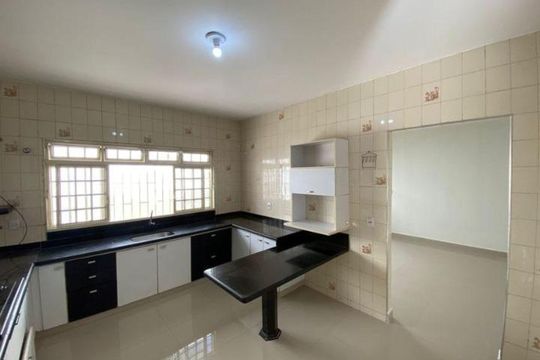 Cozinha de casa para alugar com 4 quartos, 240m² em Santa Mônica, Uberlândia